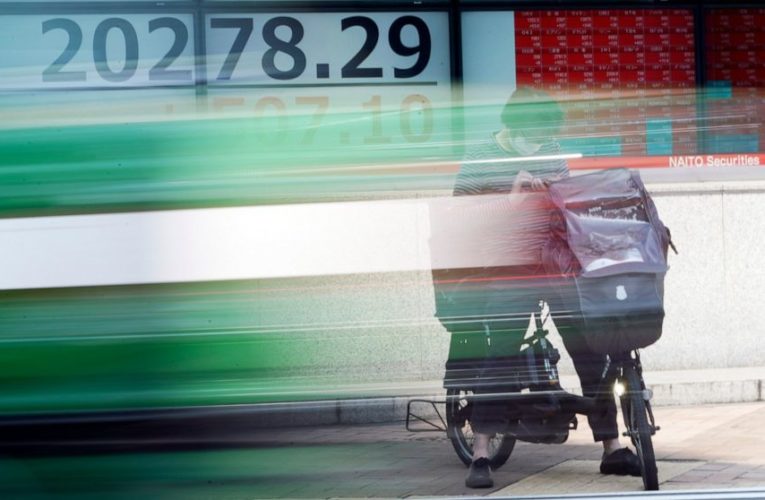 Wall Street’s best month in 33 years closes with whimper