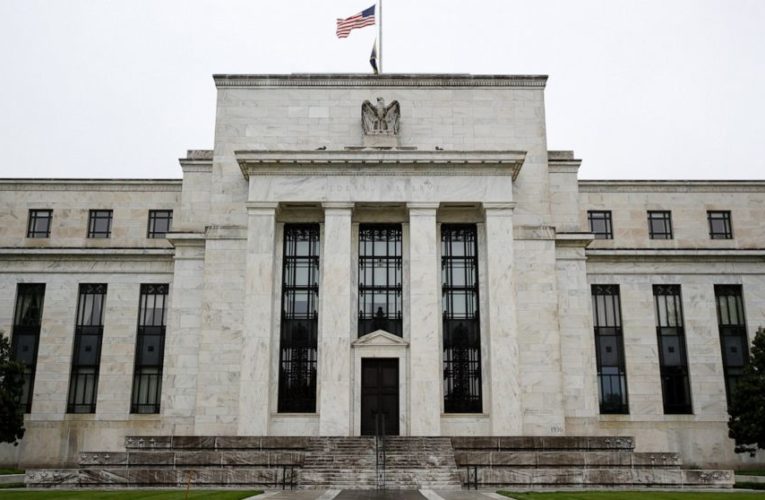 Federal banking agencies ease Volcker Rule restrictions