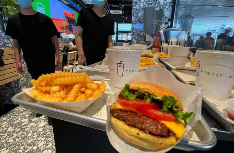Shake Shack shrugs off trade war, opens outlet in Beijing
