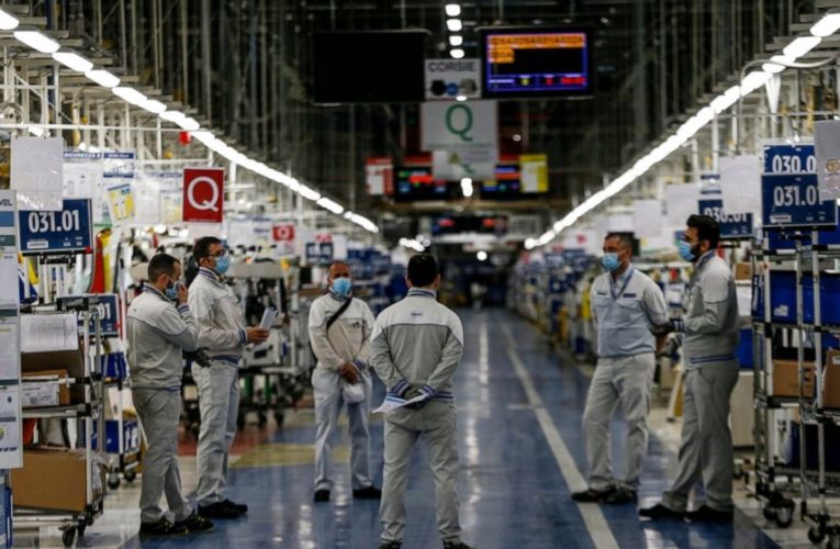 GM alleges Fiat Chrysler spent millions to bribe UAW leaders