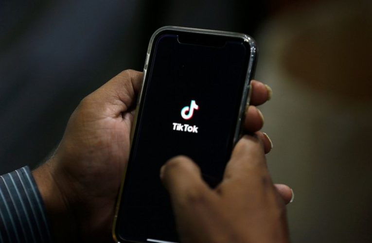 US bans WeChat, TikTok citing privacy, national security