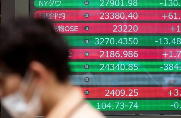 US stocks fall as another bumpy week of trading nears end
