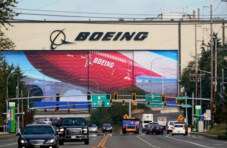 Boeing picks South Carolina over Seattle for 787 production