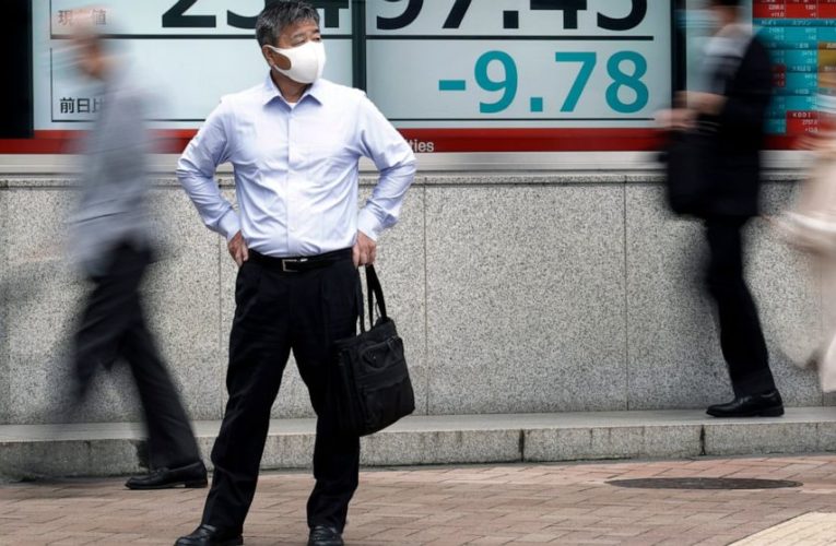 A late slide erases gains for US indexes, leaving them mixed