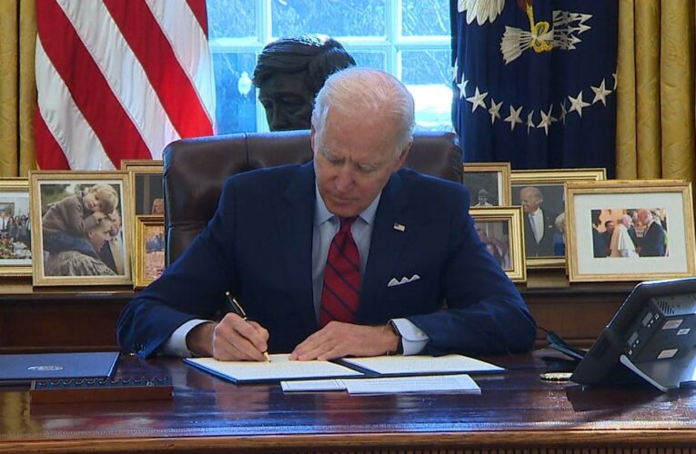 Biden signs a series of actions on health care