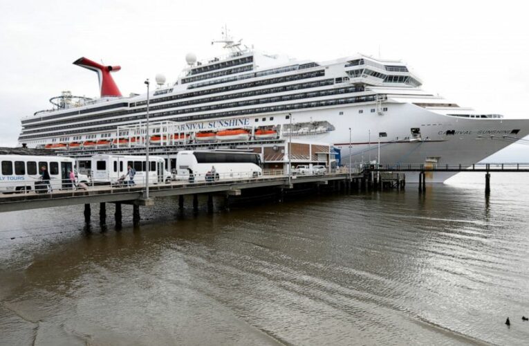 Carnival expects 2021 loss but says 2022 bookings are strong