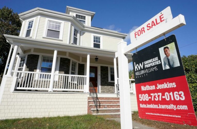 US long-term mortgage rates slip; 30-year at 2.73%
