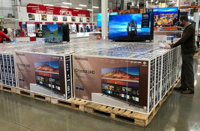 US consumer spending fell 0.2% in December in face of virus