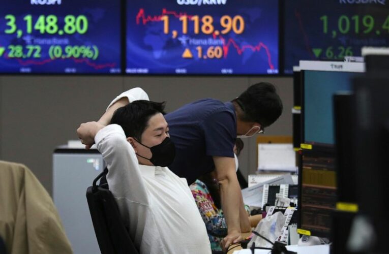 Stocks edge higher; S&P 500 still on track for weekly loss