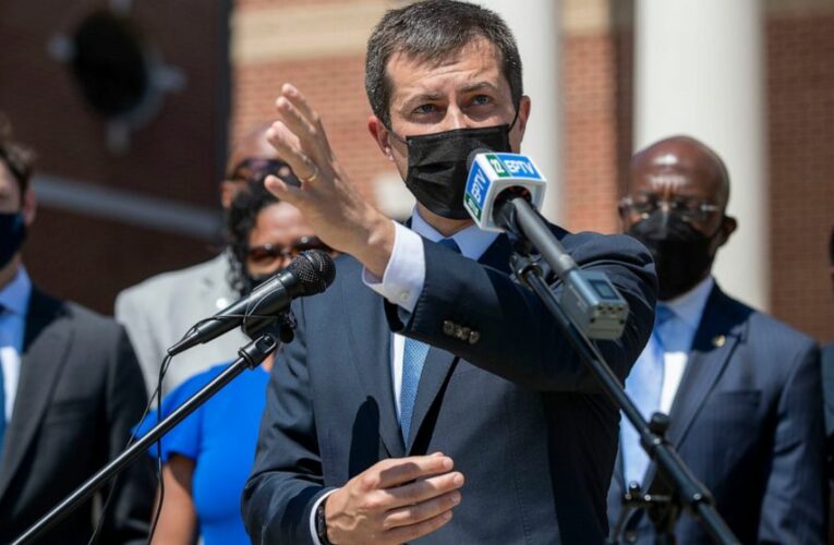 Buttigieg urges travelers to respect mask mandates on planes