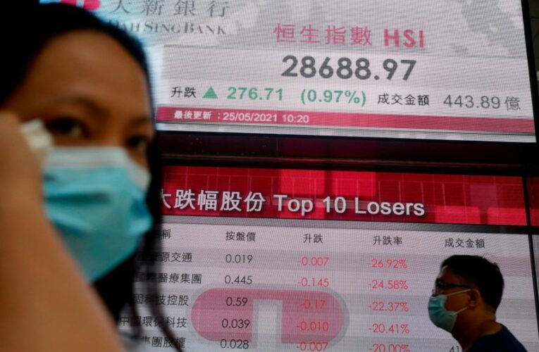 Stocks give up an early gain and end lower on Wall Street