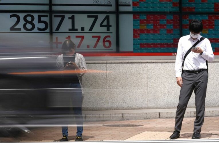 Global shares advance as investors await US growth data