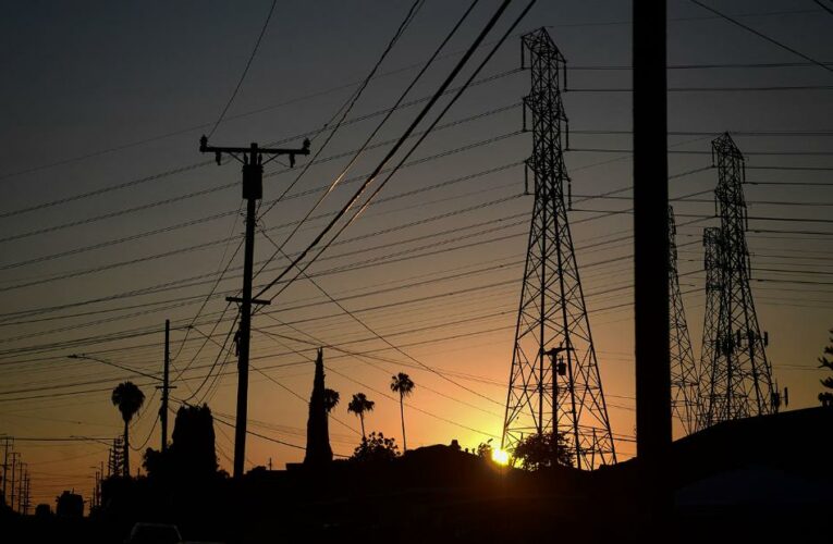 Californians asked to cut back power usage during extreme heat conditions