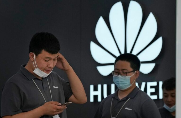 Huawei to roll out its own operating system to smartphones