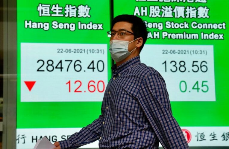Wall Street rises, pushing S&P 500 back near record high