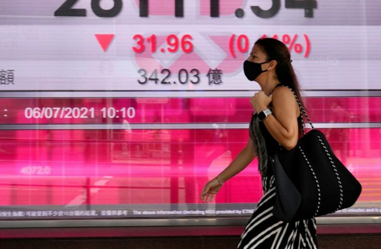 US stocks move lower, oil prices pull back after spike