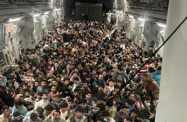 Photo: Massive US military cargo plane transports fleeing Afghans