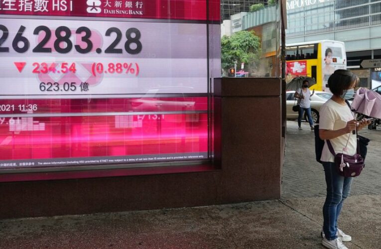 US stocks eke out gains, leaving S&P 500 higher for the week