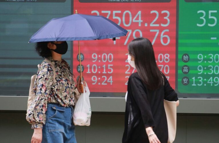 Stocks edge lower as investors wait to hear from the Fed