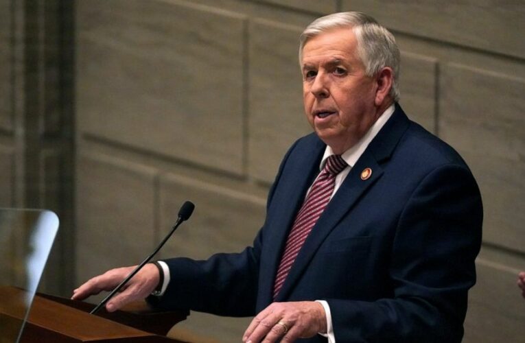 US jobless claims reach a pandemic low as hiring strengthens