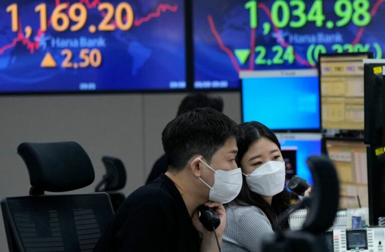 Stocks fall in afternoon trading, widening weekly losses