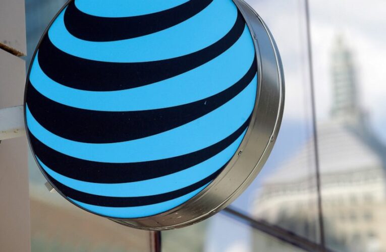 AT&T to require vaccines for 90,000 of its union workers