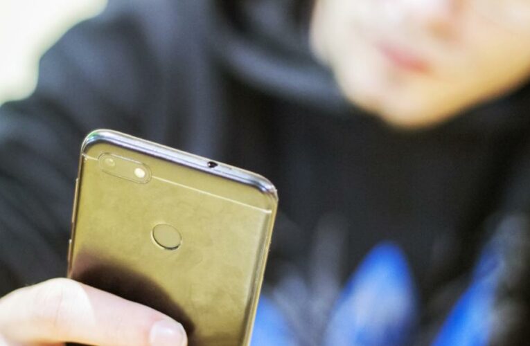 For teens who are glued to social media, this 4-step plan can help