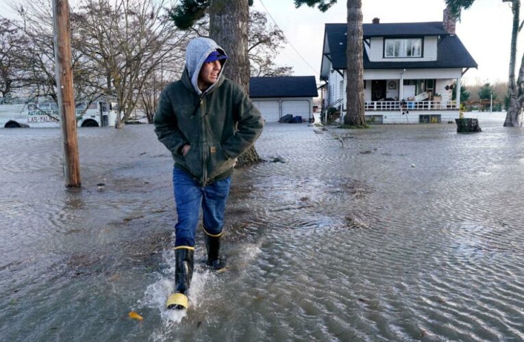 Flooding in Washington state displaces hundreds