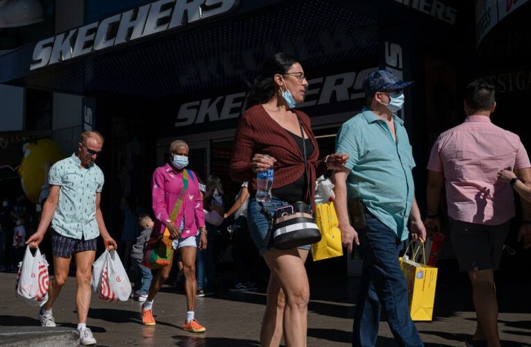 Analysis: Americans say they hate the economy but act like they love it