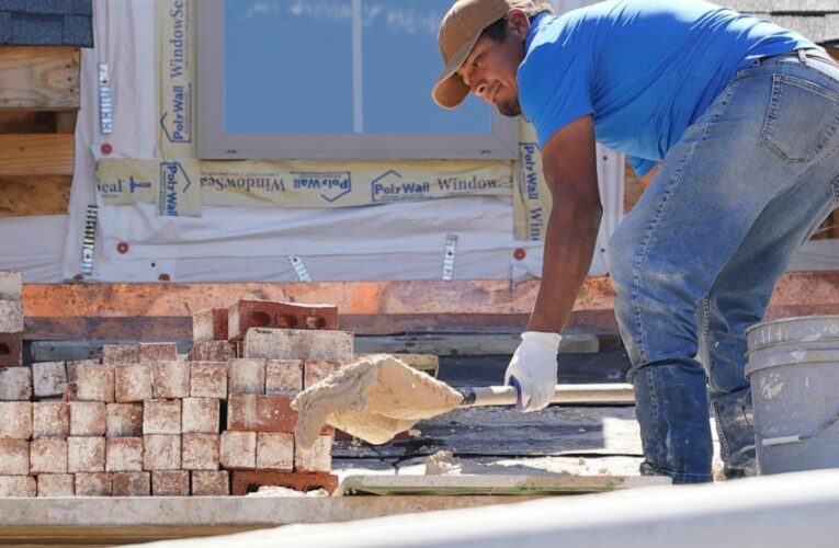 US home construction dips 0.7% in October