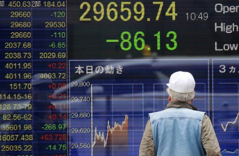 A late afternoon slump leaves major US indexes mostly lower
