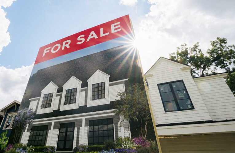 The US housing market was on a wild ride in 2021. Here’s what to expect as we head into the new year.
