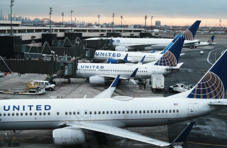 More than 6,000 flights canceled on Christmas weekend