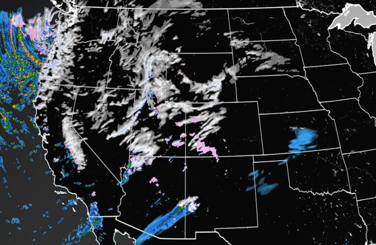 Snow and cold make for difficult post-Christmas travel
