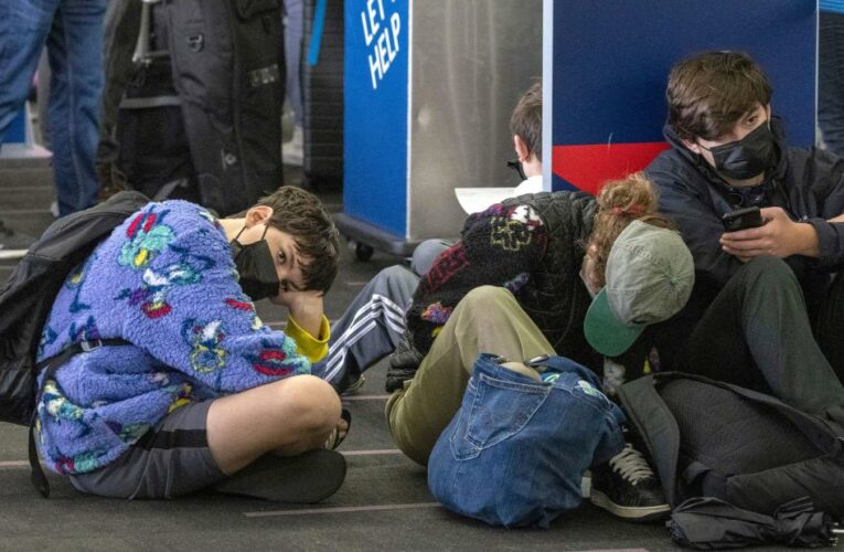 More than 2,500 flights canceled Monday