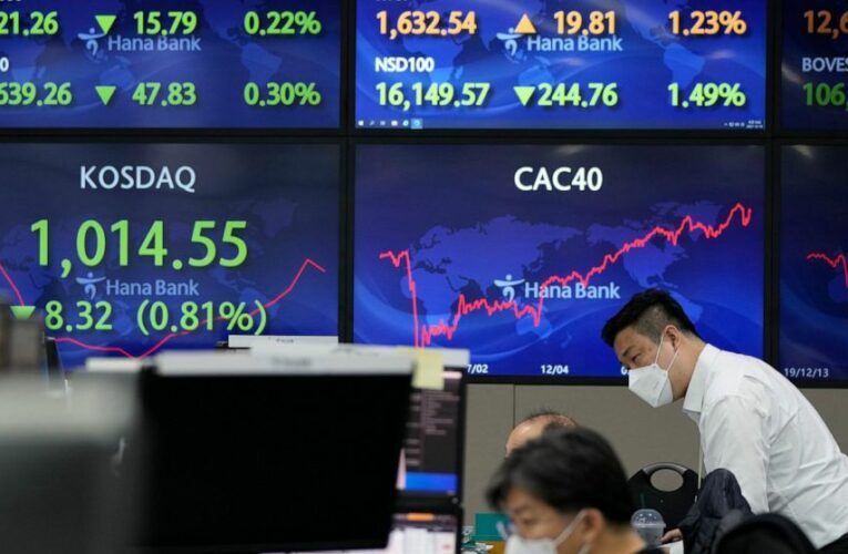 Stocks end higher, closing out best week since February