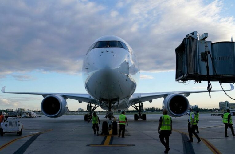 Airlines cancel Xmas flights due to COVID staffing shortages