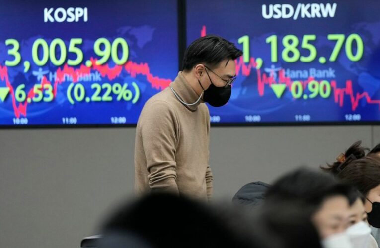 Asian stocks mixed in quiet end of year trading