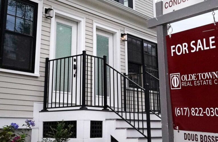 Long-term US mortgage rates hold this week at 3.55%
