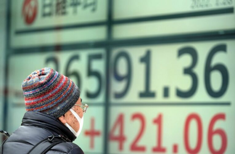 Global stocks mixed after Wall Street sinks for third day