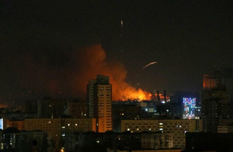 Kyiv: Ukrainians fight to keep control of their capital