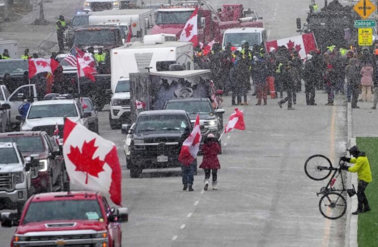 Canada border blockade clearing peacefully as police move in