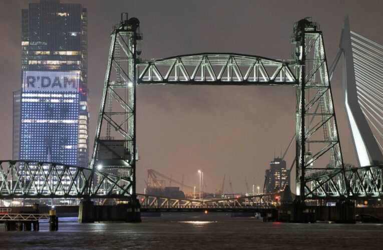 Yacht reportedly built for Bezos too big for Dutch bridge