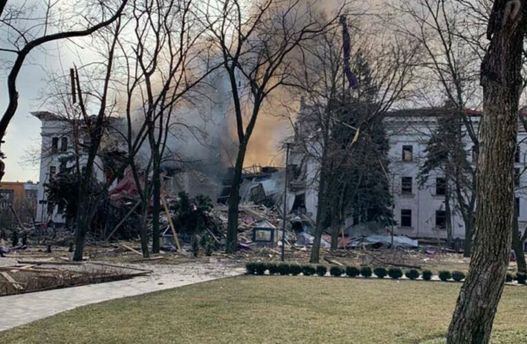 Mariupol: Survivors emerge from rubble of bombed theater