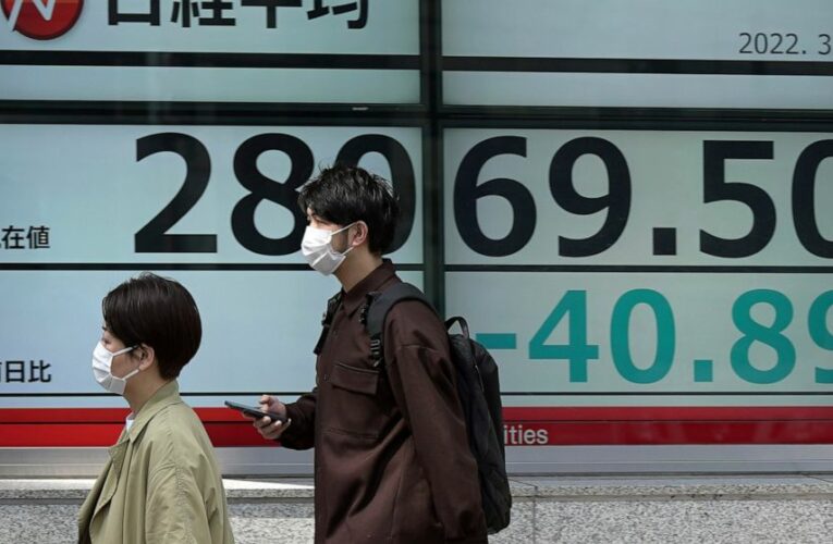 Stocks stall, oil slips as Wall Street wraps up bumpy week