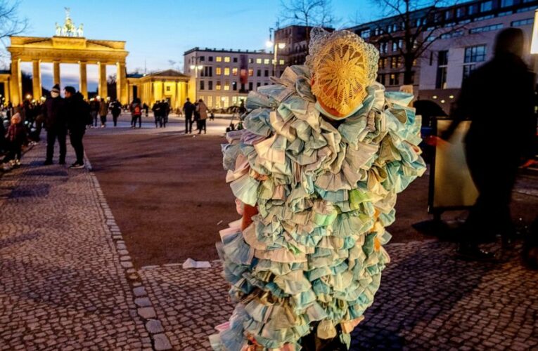 German lawmakers vote to abolish pandemic restrictions