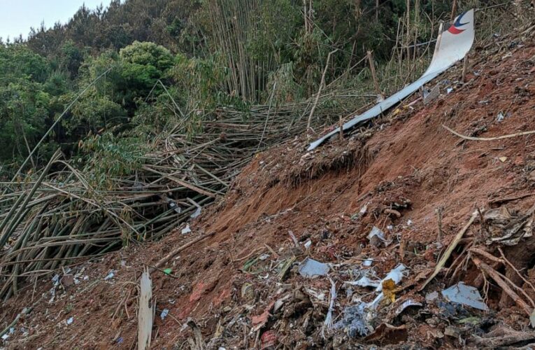 Chinese airliner crashes with 132 aboard in country’s south