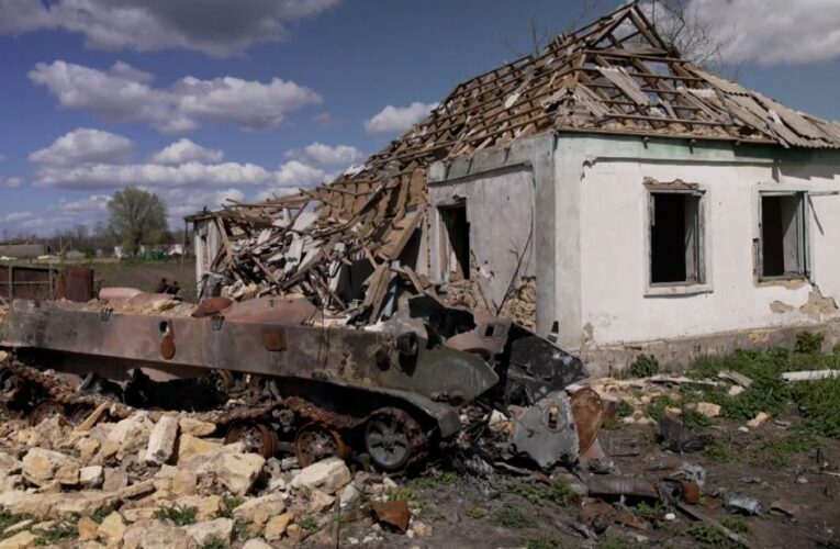 Kherson: Scores flee ahead of Russia’s sham independence vote