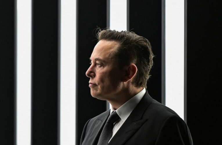 Tesla CEO Elon Musk offers to buy Twitter