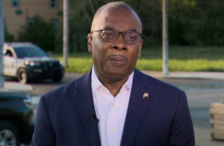 Watch: Mayor identifies hero who engaged shooter